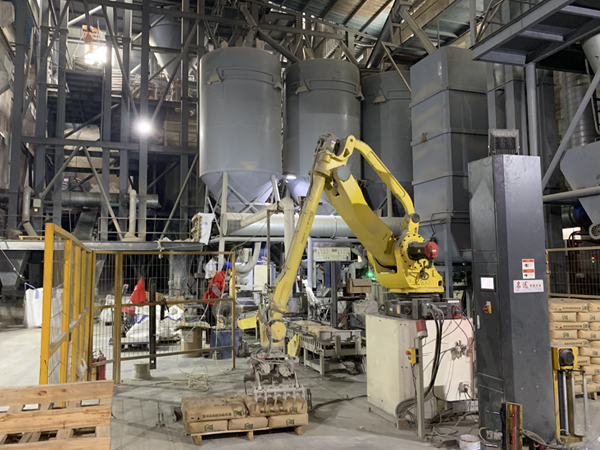 機器人碼垛手在砂漿行業的應用